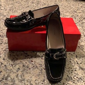 Anne Klein patent flats